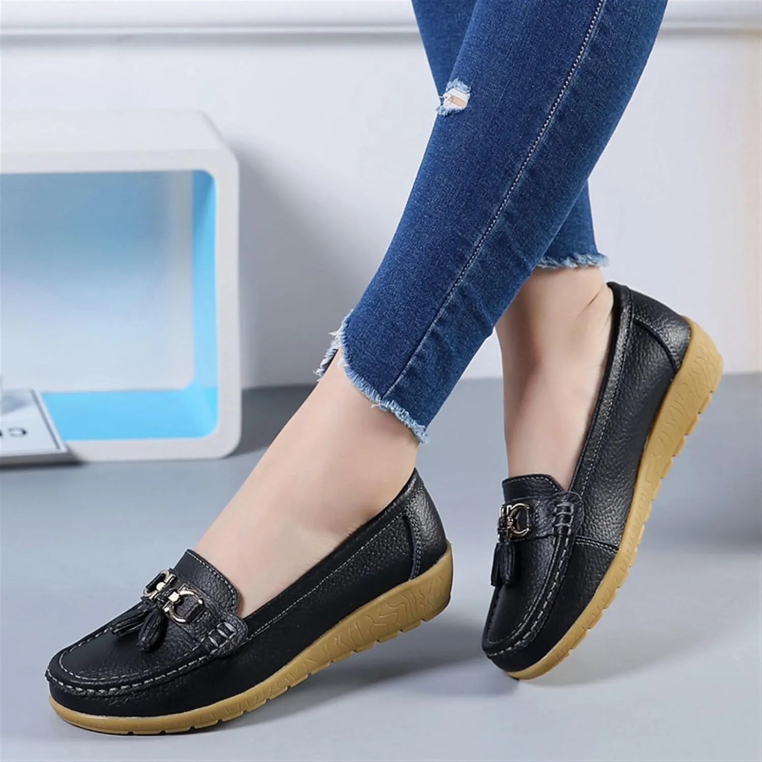 Women Non-Slip Moccasins, Women's Comfortable Leather Tassel Slip-On Breathable Nurse Loafers, with Flat Boat Socks 2 Pairs, with Metal Decoration Driving Shoes, for Mother's Day