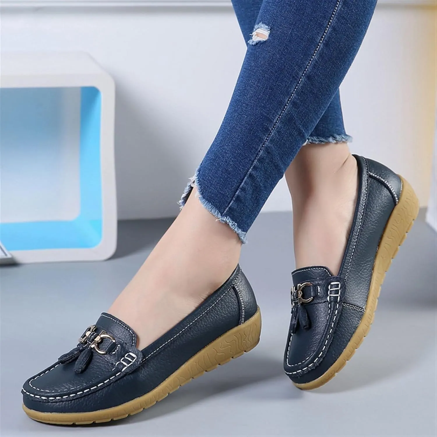 Women Non-Slip Moccasins, Women's Comfortable Leather Tassel Slip-On Breathable Nurse Loafers, with Flat Boat Socks 2 Pairs, with Metal Decoration Driving Shoes, for Mother's Day